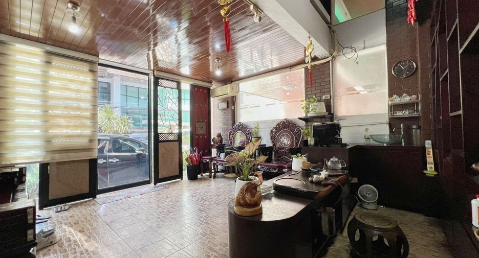 Casa adosada en venta de 5 habitaciones en Yan Nawa, Bangkok