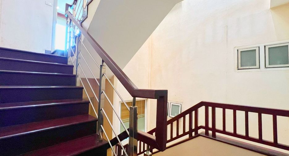 Casa adosada en venta de 5 habitaciones en Yan Nawa, Bangkok