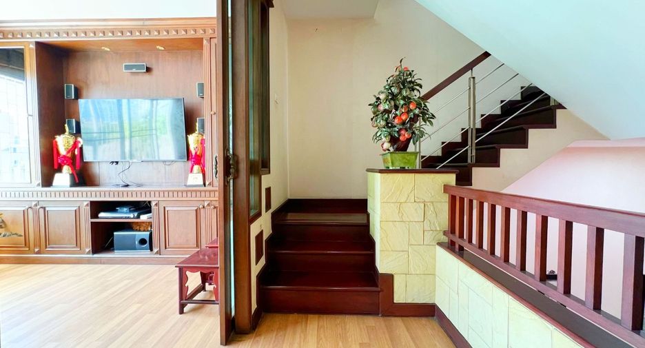 Casa adosada en venta de 5 habitaciones en Yan Nawa, Bangkok