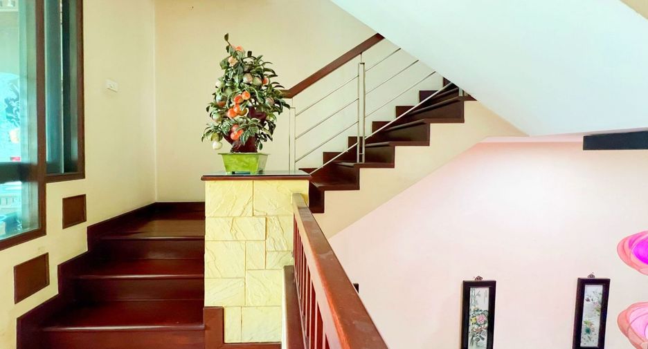 Casa adosada en venta de 5 habitaciones en Yan Nawa, Bangkok