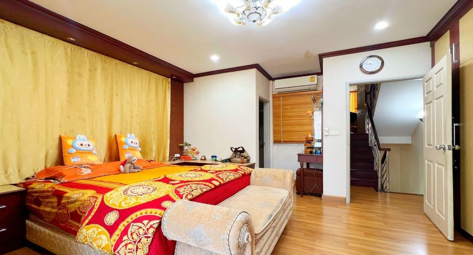 Casa adosada en venta de 5 habitaciones en Yan Nawa, Bangkok
