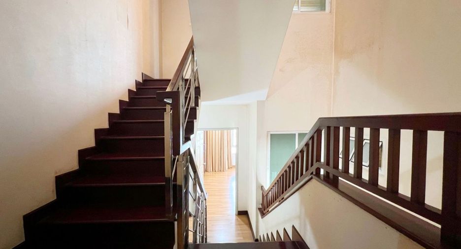 Casa adosada en venta de 5 habitaciones en Yan Nawa, Bangkok