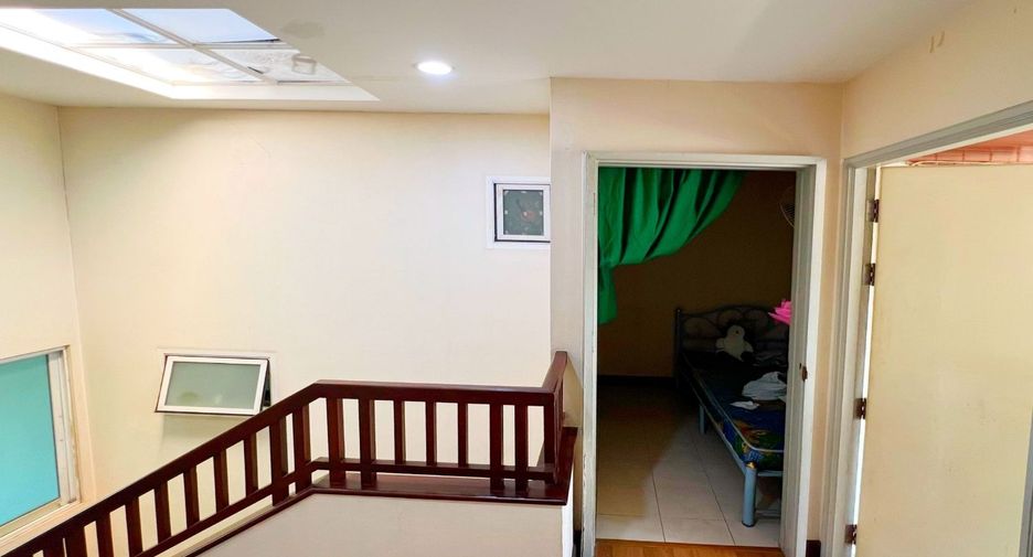 Casa adosada en venta de 5 habitaciones en Yan Nawa, Bangkok