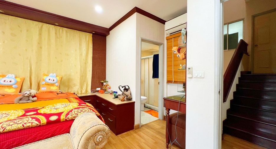 Casa adosada en venta de 5 habitaciones en Yan Nawa, Bangkok