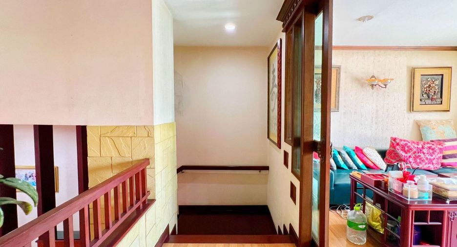 Casa adosada en venta de 5 habitaciones en Yan Nawa, Bangkok