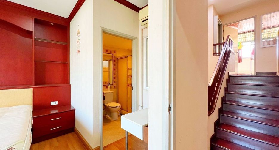 Casa adosada en venta de 5 habitaciones en Yan Nawa, Bangkok