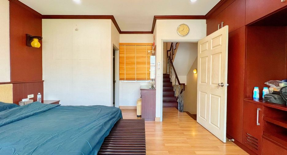 Casa adosada en venta de 5 habitaciones en Yan Nawa, Bangkok