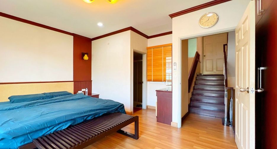 Casa adosada en venta de 5 habitaciones en Yan Nawa, Bangkok