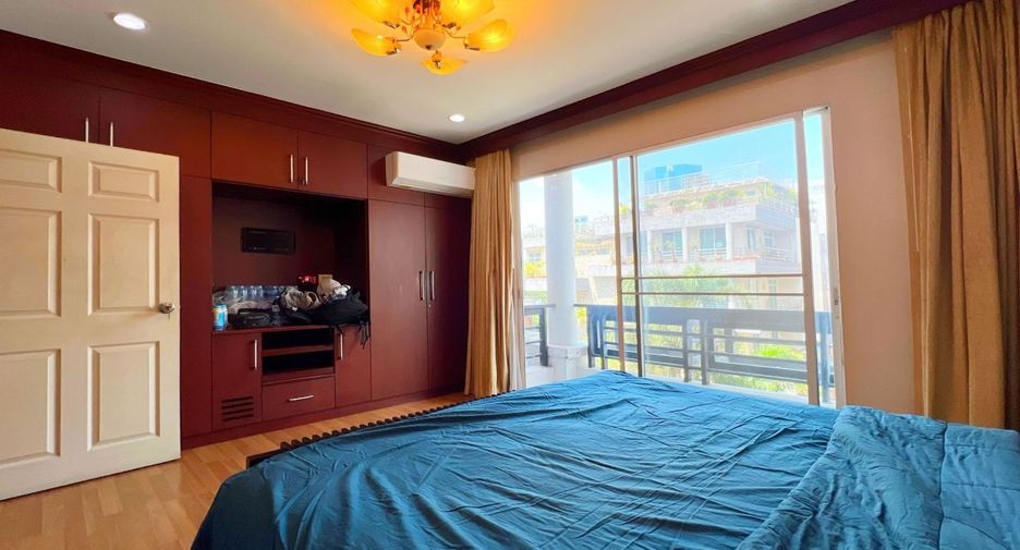 Casa adosada en venta de 5 habitaciones en Yan Nawa, Bangkok