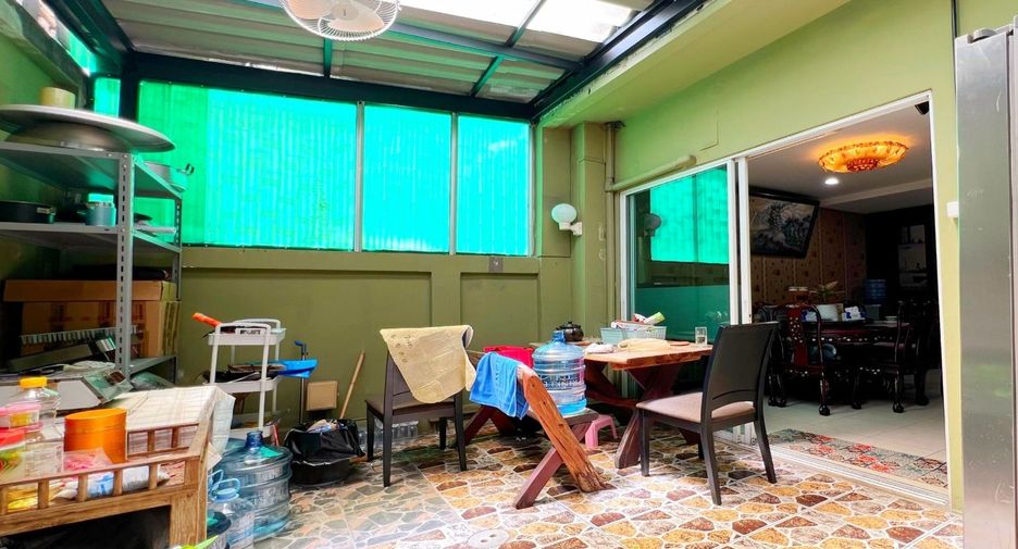Casa adosada en venta de 5 habitaciones en Yan Nawa, Bangkok