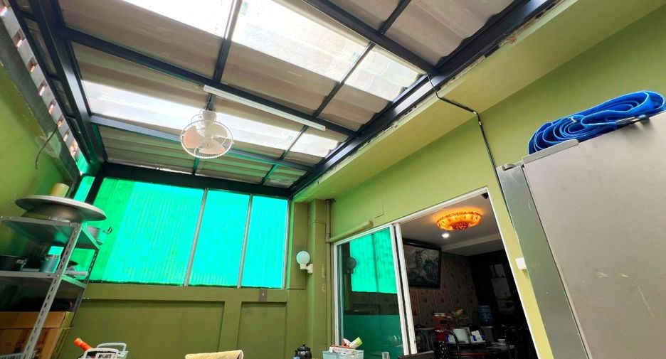 Casa adosada en venta de 5 habitaciones en Yan Nawa, Bangkok
