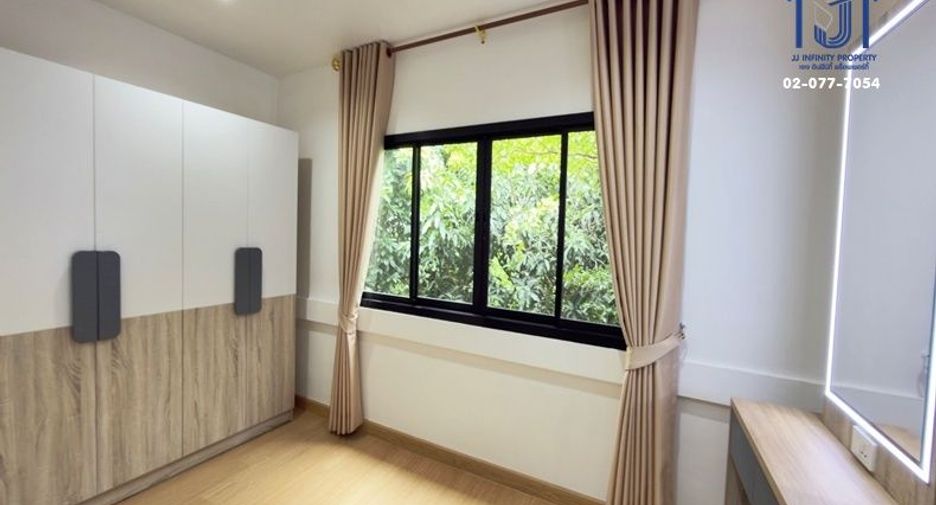 Casa adosada en venta de 3 habitaciones en Don Mueang, Bangkok