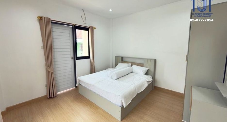 Casa adosada en venta de 3 habitaciones en Don Mueang, Bangkok