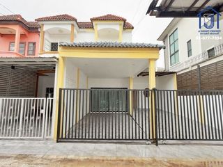 Casa adosada en venta de 3 habitaciones en Don Mueang, Bangkok