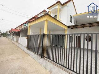 Casa adosada en venta de 3 habitaciones en Don Mueang, Bangkok