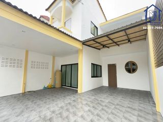 Casa adosada en venta de 3 habitaciones en Don Mueang, Bangkok