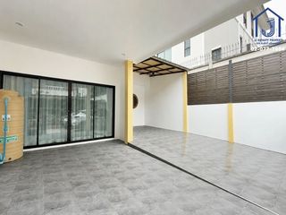 Casa adosada en venta de 3 habitaciones en Don Mueang, Bangkok