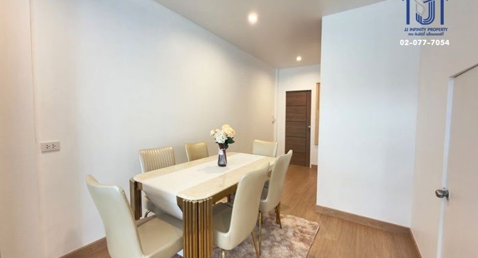 Casa adosada en venta de 3 habitaciones en Don Mueang, Bangkok