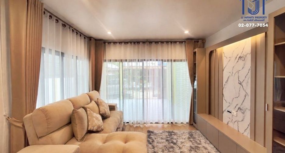 Casa adosada en venta de 3 habitaciones en Don Mueang, Bangkok