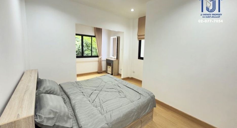 Casa adosada en venta de 3 habitaciones en Don Mueang, Bangkok