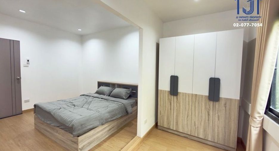 Casa adosada en venta de 3 habitaciones en Don Mueang, Bangkok