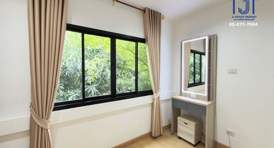 Casa adosada en venta de 3 habitaciones en Don Mueang, Bangkok
