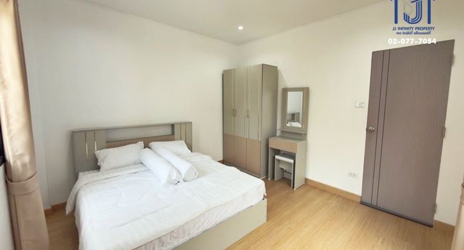 Casa adosada en venta de 3 habitaciones en Don Mueang, Bangkok