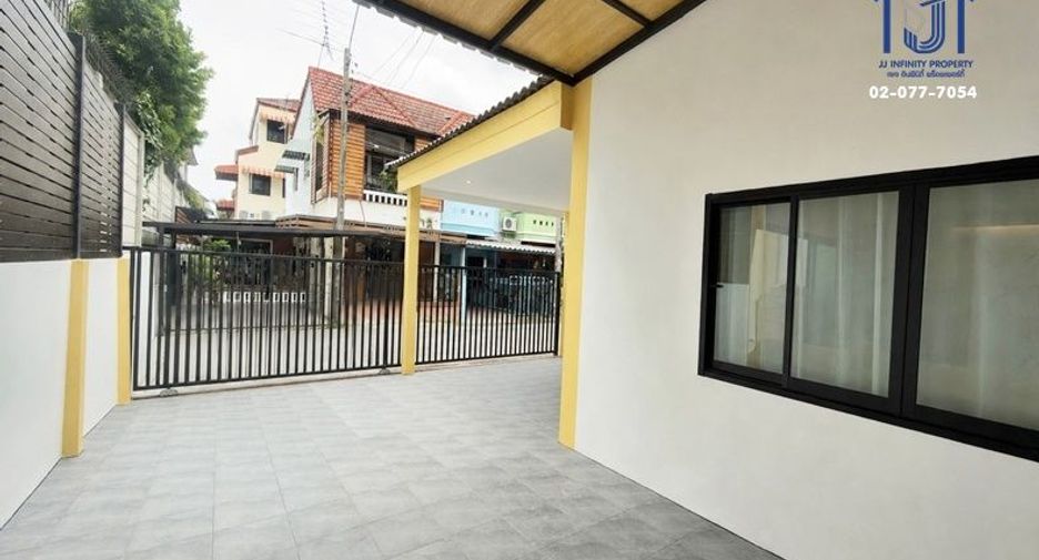 Casa adosada en venta de 3 habitaciones en Don Mueang, Bangkok