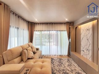 For sale 3 bedrooms townhouse in Don Mueang, Bangkok