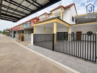 For sale 3 bedrooms townhouse in Don Mueang, Bangkok
