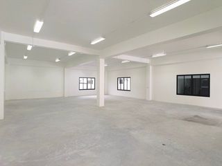 出租 4 卧室 仓库 在 Mueang Samut Prakan, Samut Prakan