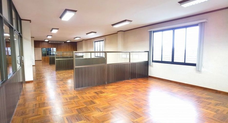 出租 4 卧室 仓库 在 Mueang Samut Prakan, Samut Prakan