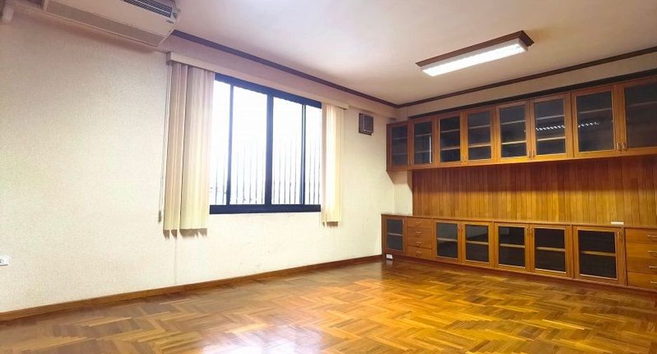出租 4 卧室 仓库 在 Mueang Samut Prakan, Samut Prakan