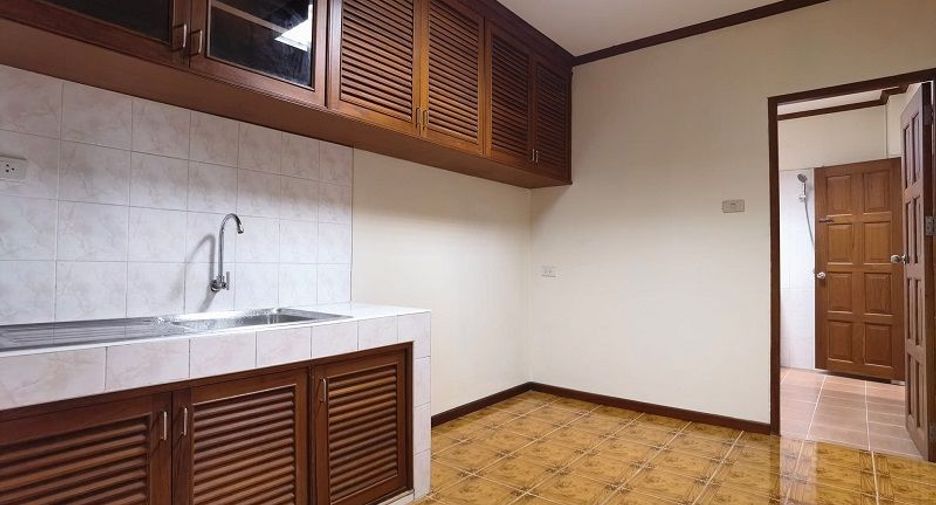 出租 4 卧室 仓库 在 Mueang Samut Prakan, Samut Prakan