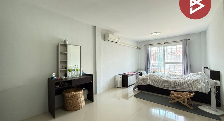 出售 4 卧室 联排别墅 在 Mueang Samut Sakhon, Samut Sakhon