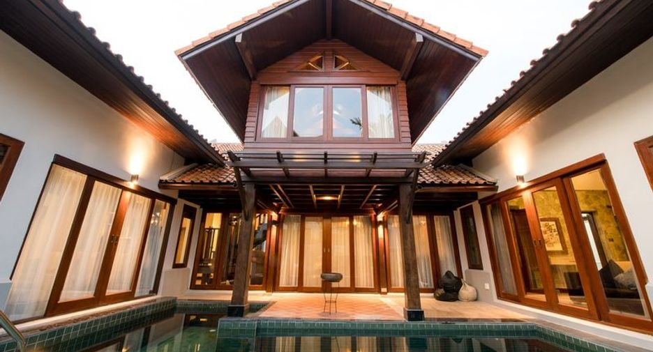 Villa en alquiler de 3 habitaciones en Bang Lamung, Chonburi