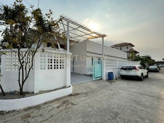 For rent 4 ベッドルーム house in Phaya Thai, Bangkok