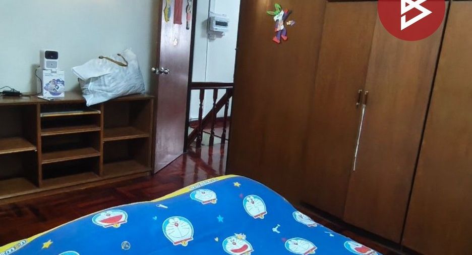 Casa adosada en venta de 3 habitaciones en Bangkok Noi, Bangkok