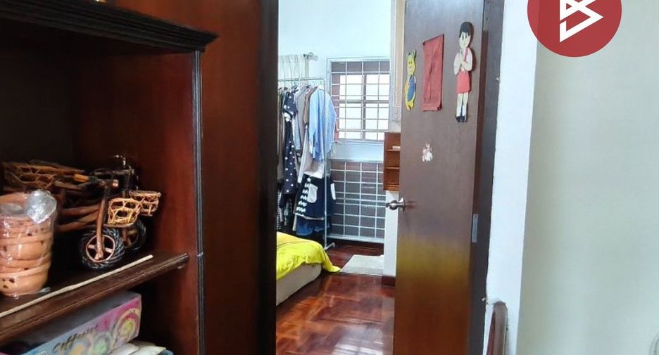 Casa adosada en venta de 3 habitaciones en Bangkok Noi, Bangkok