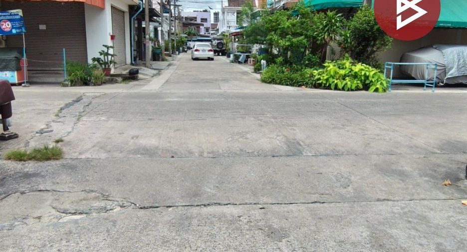 Casa adosada en venta de 3 habitaciones en Bangkok Noi, Bangkok