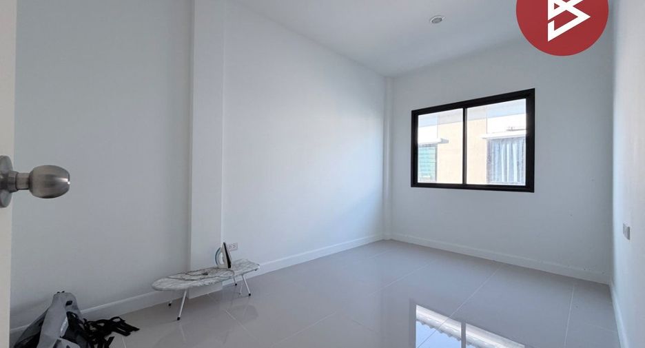 Casa adosada en venta de 3 habitaciones en Mueang Nakhon Pathom, Nakhon Pathom
