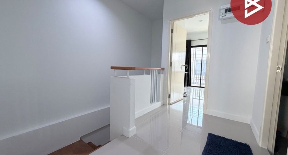 Casa adosada en venta de 3 habitaciones en Mueang Nakhon Pathom, Nakhon Pathom