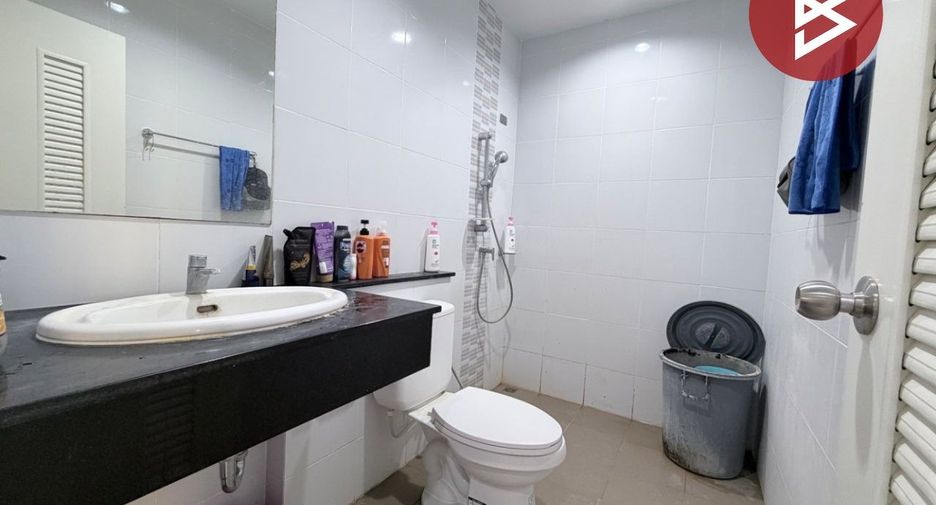 Casa adosada en venta de 3 habitaciones en Mueang Nakhon Pathom, Nakhon Pathom