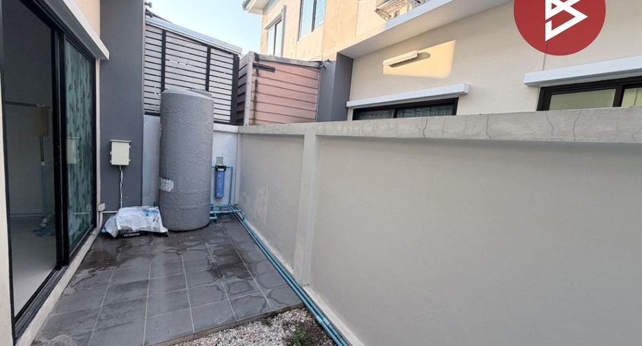 Casa adosada en venta de 3 habitaciones en Mueang Nakhon Pathom, Nakhon Pathom