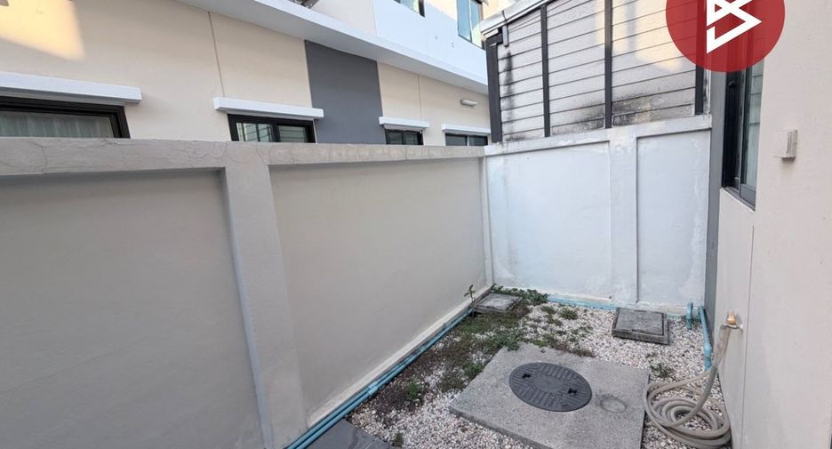 Casa adosada en venta de 3 habitaciones en Mueang Nakhon Pathom, Nakhon Pathom