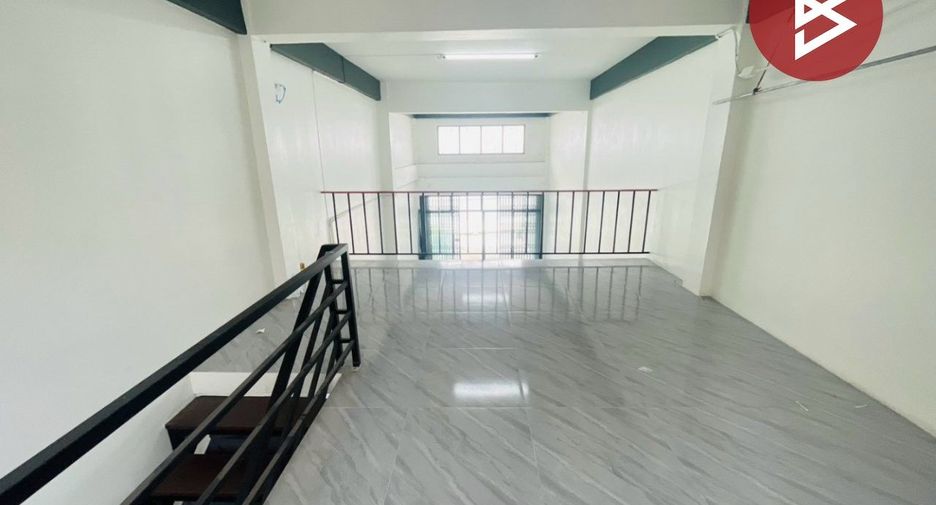 For rent and for sale 1 bed retail Space in Ban Bueng, Chonburi