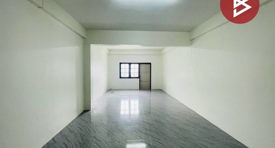 For rent and for sale 1 bed retail Space in Ban Bueng, Chonburi