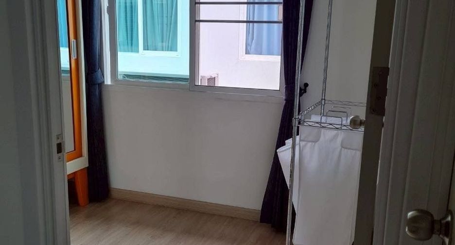 For sale 3 bedrooms townhouse in Nong Khaem, Bangkok