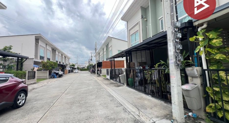 For sale 3 bedrooms townhouse in Nong Khaem, Bangkok