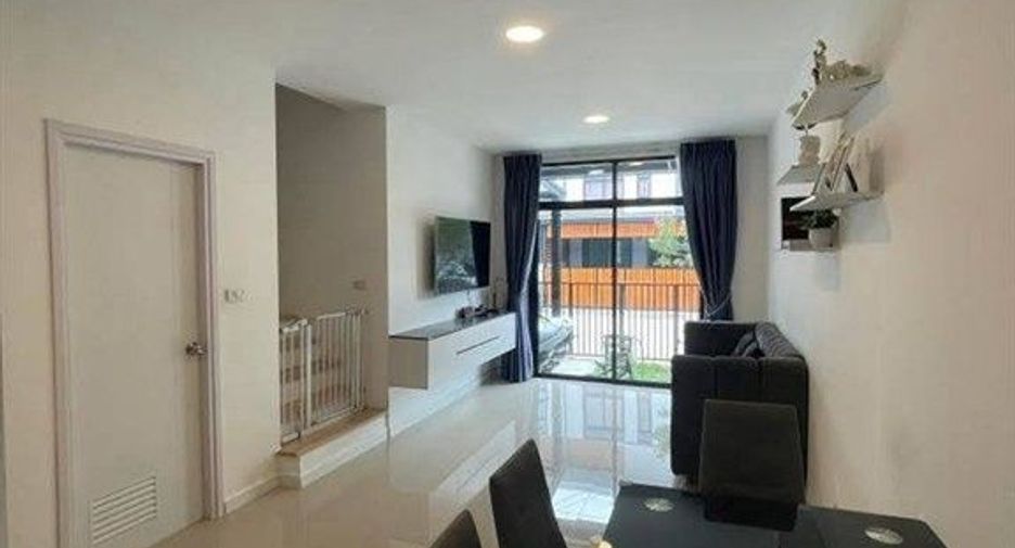 Casa adosada en venta de 3 habitaciones en Lat Lum Kaeo, Pathum Thani